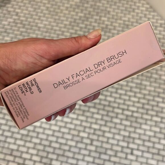 Daily concepts dry facial brush NEW - Picture 2 of 2